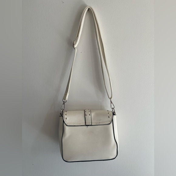 White Studded Western-Inspired Magnetic Clip Closure Cross-Body Bag - Picture 3 of 5